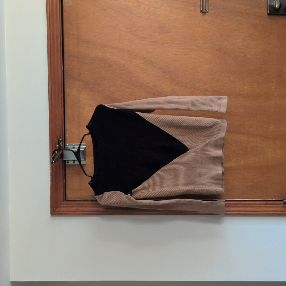 Tommy Hilfiger Black and Tan Crew Neck Sweater